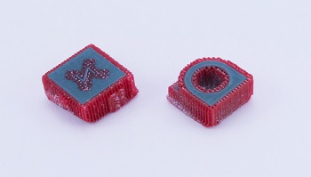 Obr. 1 – Příklad tisku technologií Solidscape ještě před odstraněním podpůrného materiálu